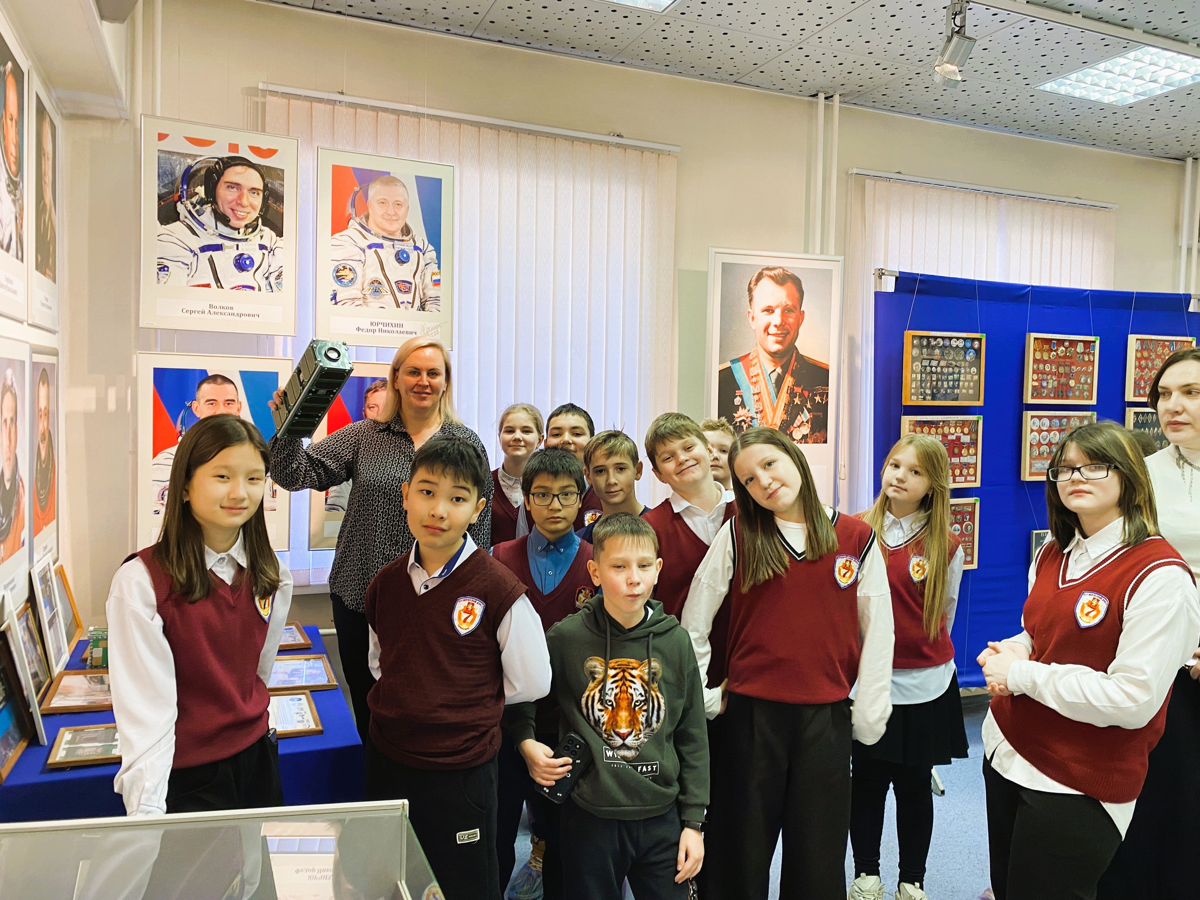 Пятиклассники в Музее ракетно-космической техники Университета Решетнёва